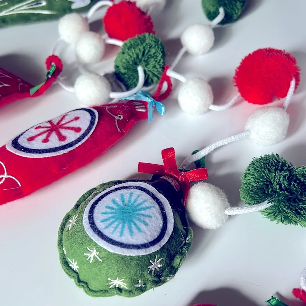 NWT Target Wondershop Felt Pom Pom Ornament Christmas Garland 6’ Red Green White
